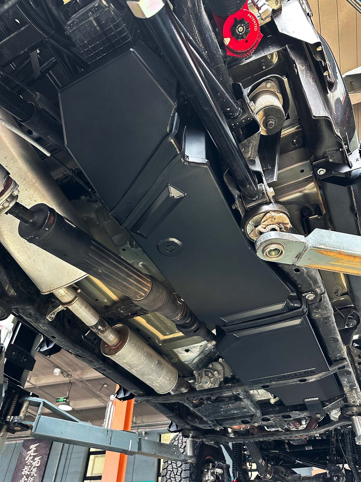 Fuken FK-NOTVUCH 130L Replacement Main Fuel Tank — Fits 2019+ Jeep Gladiator 3.6L Pentastar V6