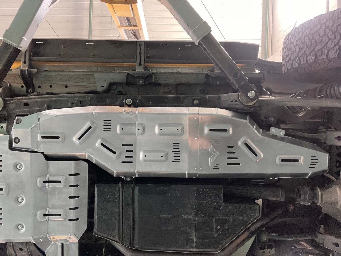 Fuken FK Al-Mg Alloy Fuel Tank Skid Plate|2021- Ford Bronco / Bronco Raptor 2.3L EcoBoost / 2.7L EcoBoost V6 / 3.0L Twin-Turbo EcoBoost V6