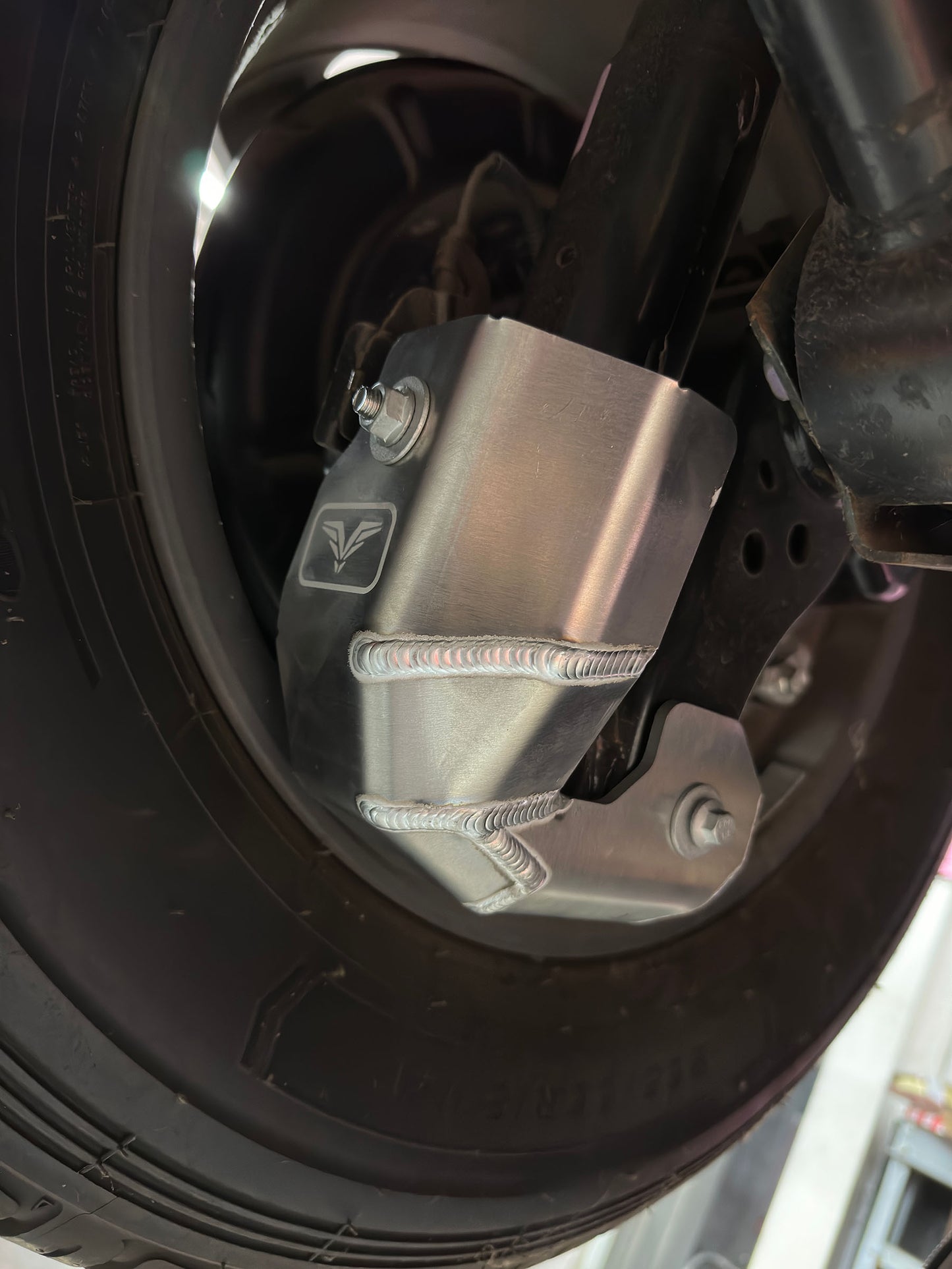 Fuken FK Al-Mg Alloy Lower Shock Mount Skids (Pair)|2024+ Toyota Land Cruiser (LC250) 2.4L Turbo Hybrid / 2.7L 4-Cylinder / 2.8L Turbo Diesel