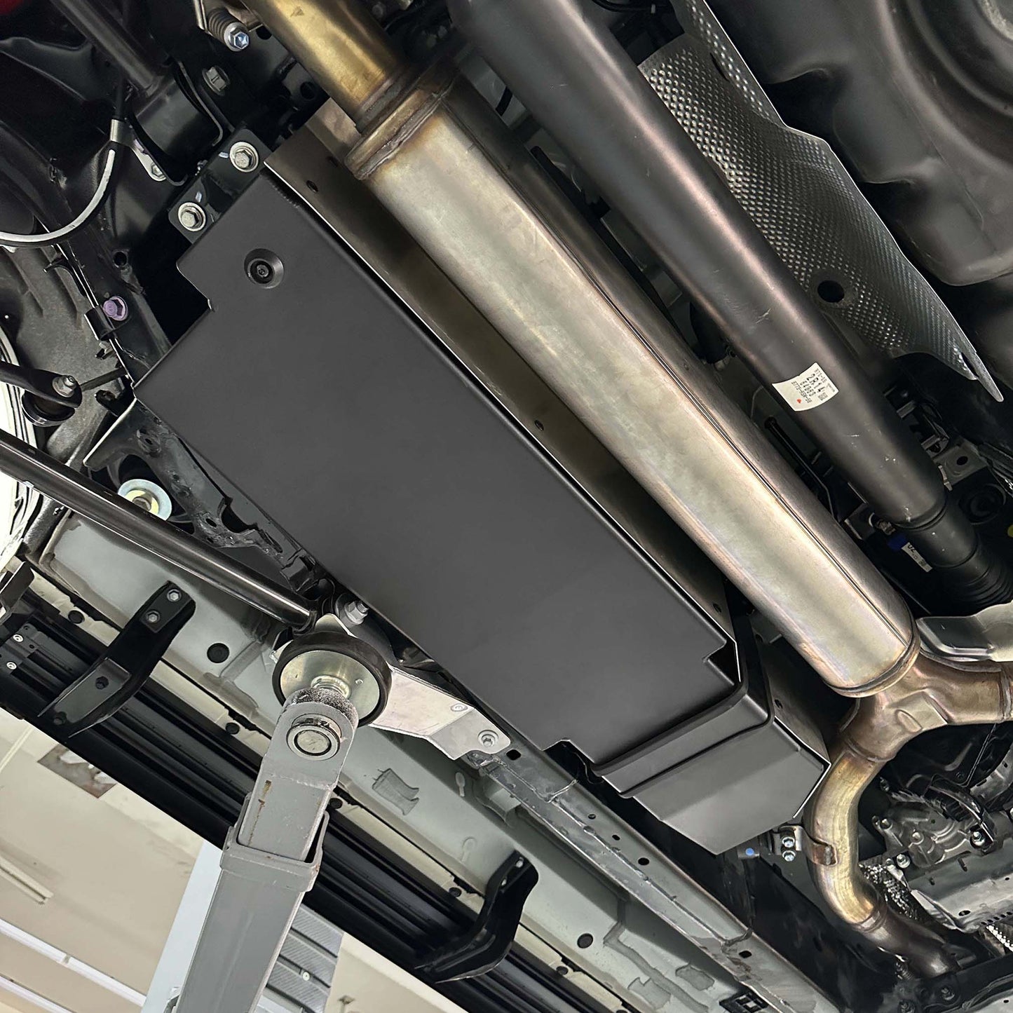 Fuken FK-NOTVUCH Auxiliary Fuel Tank | 54L for Lexus LX600